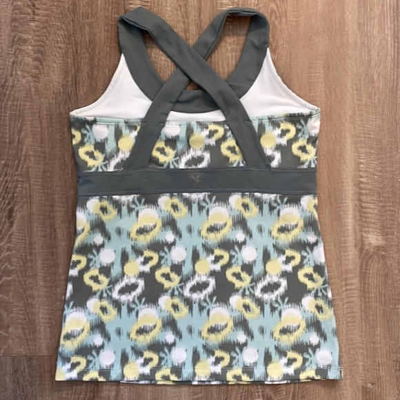 Carve Designs Large Built in Bra Floral Yoga Tank Top Criss Cross - Picture 4 of 6